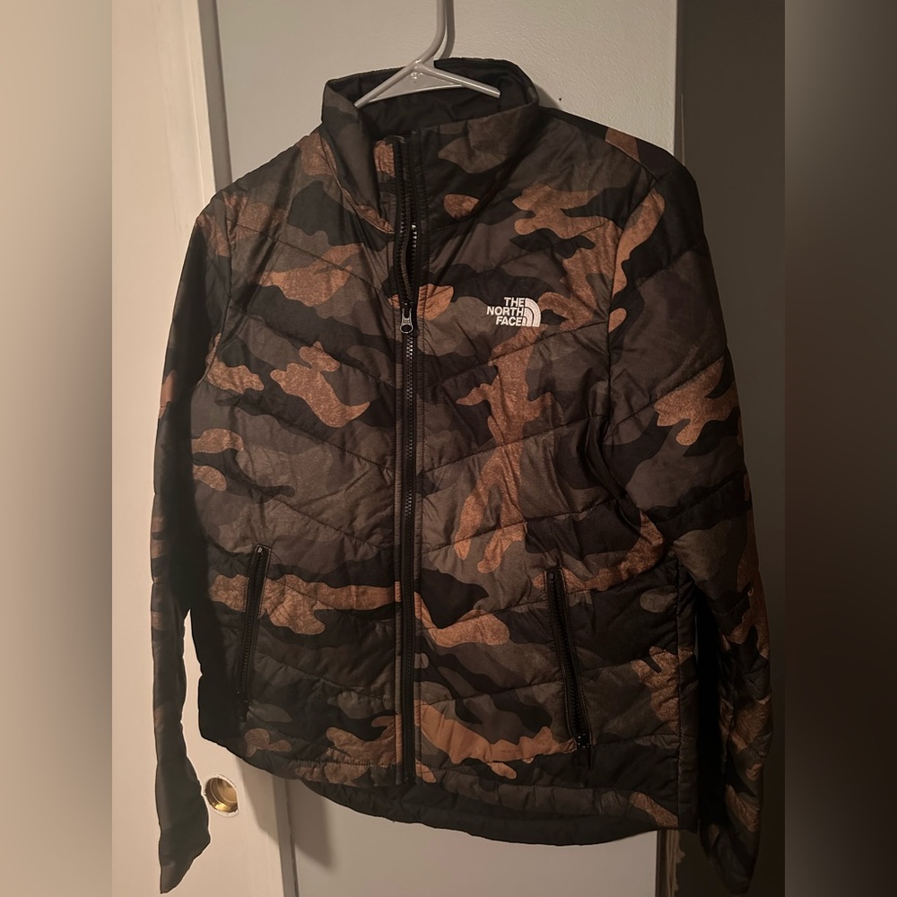 Women’s North Face Camo coat. Women’s size small.